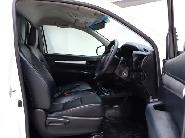 2022-Toyota-Hilux-20-VVTi-Single-Cab image:13