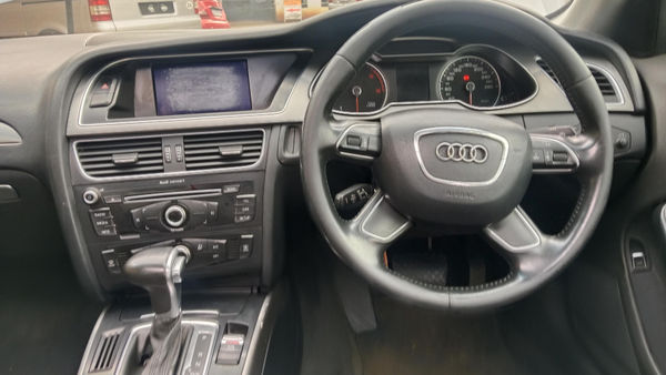 2015-Audi-A4-Avant-20-TDI-S-Auto image:16