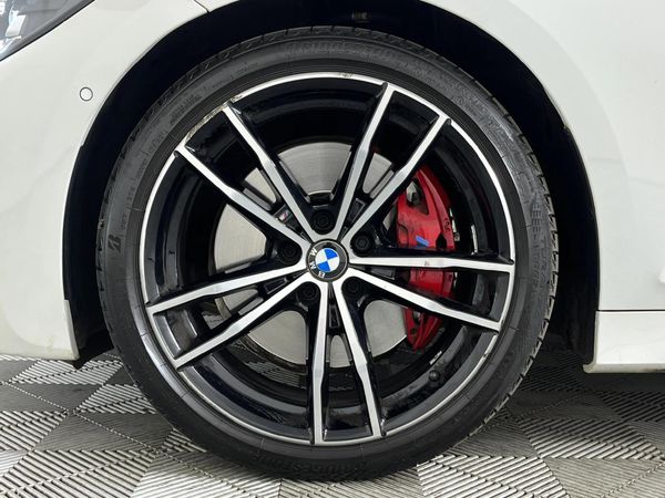2022-BMW-3-Series-320i-M-Mzansi-Edition-Auto-g20 image:5