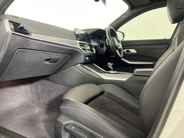 2022-BMW-3-Series-320i-M-Mzansi-Edition-Auto-g20 image:8