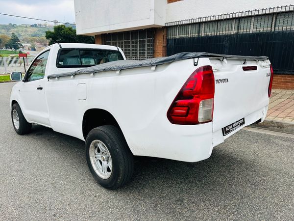 2010-Toyota-Hilux-20-VVTi-Single-Cab image:4