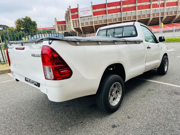 2010-Toyota-Hilux-20-VVTi-Single-Cab image:5