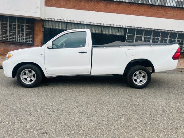 2010-Toyota-Hilux-20-VVTi-Single-Cab image:8