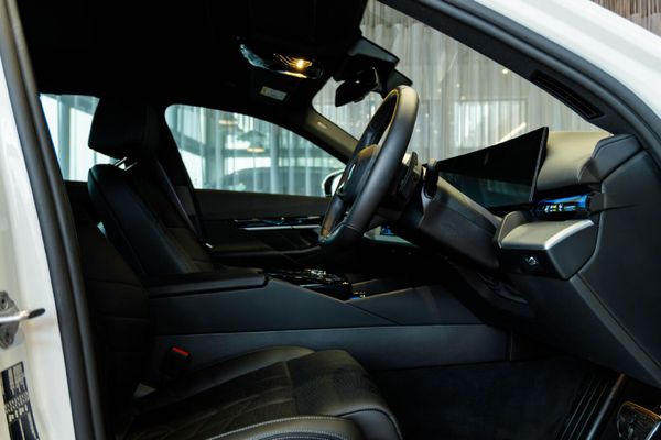 2025-BMW-5-Series-520d-M-Sport-Pro image:15
