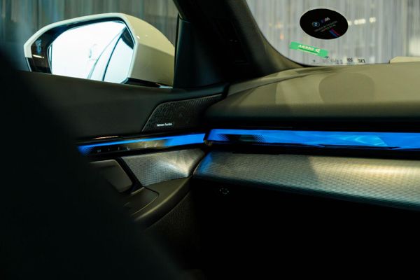 2025-BMW-5-Series-520d-M-Sport-Pro image:21