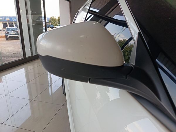 2024-Mahindra-XUV-300-12T-W4-Xprez-Panel-Van image:9