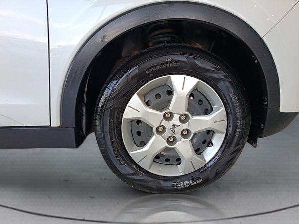 2024-Mahindra-XUV-300-12T-W4-Xprez-Panel-Van image:10