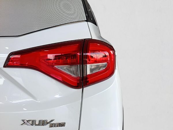 2024-Mahindra-XUV-300-12T-W4-Xprez-Panel-Van image:11