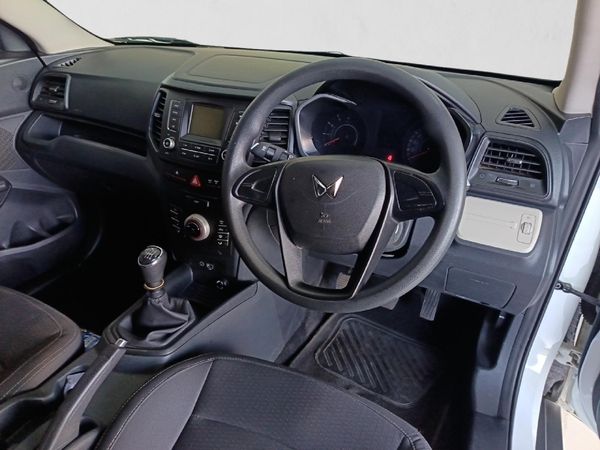 2024-Mahindra-XUV-300-12T-W4-Xprez-Panel-Van image:12
