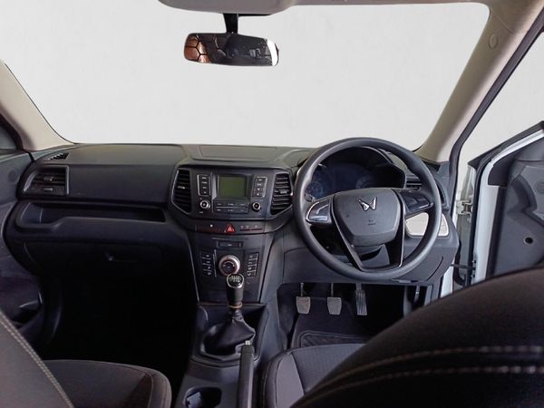 2024-Mahindra-XUV-300-12T-W4-Xprez-Panel-Van image:17