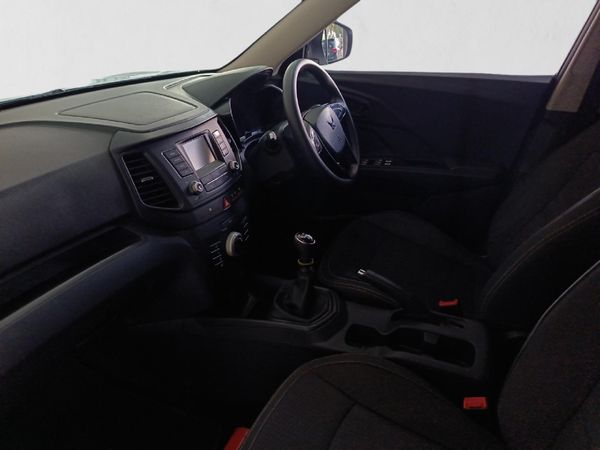 2024-Mahindra-XUV-300-12T-W4-Xprez-Panel-Van image:18