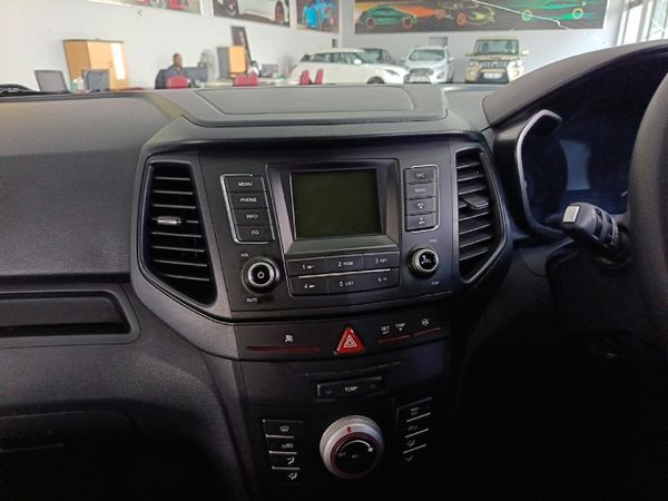2024-Mahindra-XUV-300-12T-W4-Xprez-Panel-Van image:19