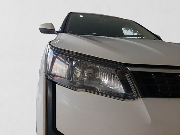 2024-Mahindra-XUV-300-12T-W4-Xprez-Panel-Van image:8