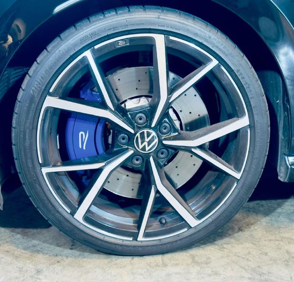 2025-Volkswagen-Golf-8-20-TSI-R-DSG image:4