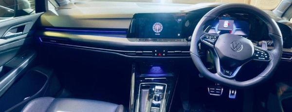 2025-Volkswagen-Golf-8-20-TSI-R-DSG image:5
