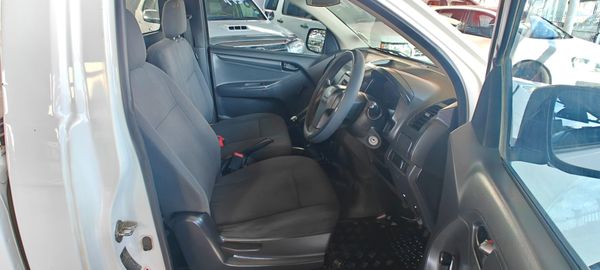 2019-Isuzu-D-Max-250C-Fleetside-Single-Cab image:5