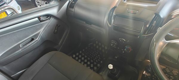 2019-Isuzu-D-Max-250C-Fleetside-Single-Cab image:7