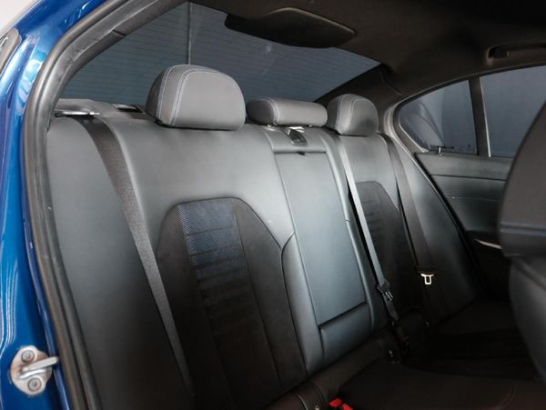 2021-BMW-3-Series-320i-M-Sport image:9