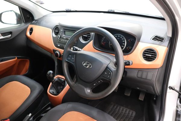 2014-Hyundai-Grand-i10-125-Motion image:9
