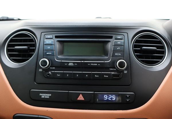 2014-Hyundai-Grand-i10-125-Motion image:14