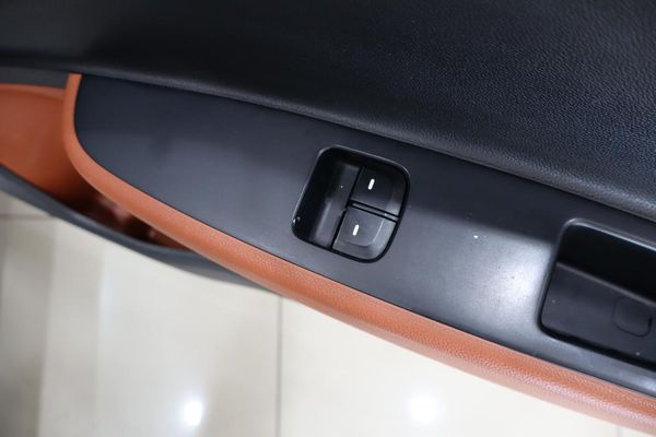 2014-Hyundai-Grand-i10-125-Motion image:15