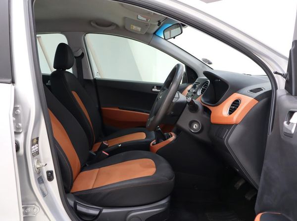 2014-Hyundai-Grand-i10-125-Motion image:16