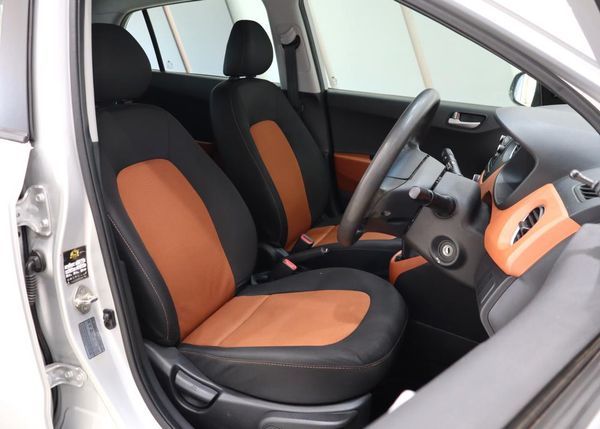 2014-Hyundai-Grand-i10-125-Motion image:17