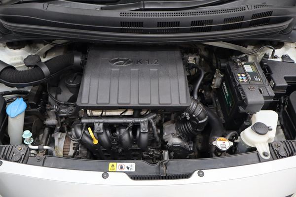 2014-Hyundai-Grand-i10-125-Motion image:20
