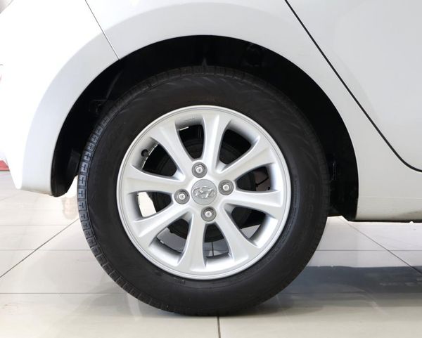 2014-Hyundai-Grand-i10-125-Motion image:6