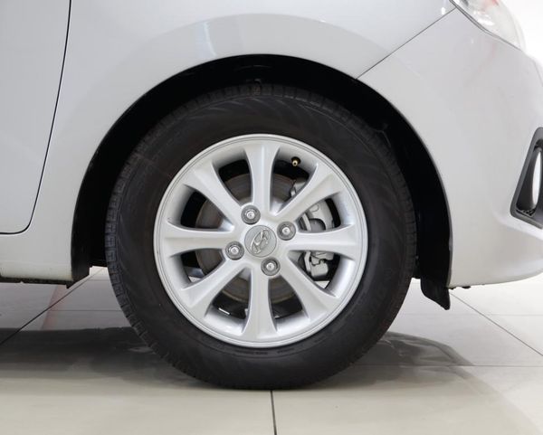 2014-Hyundai-Grand-i10-125-Motion image:7