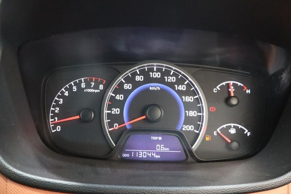 2014-Hyundai-Grand-i10-125-Motion image:8