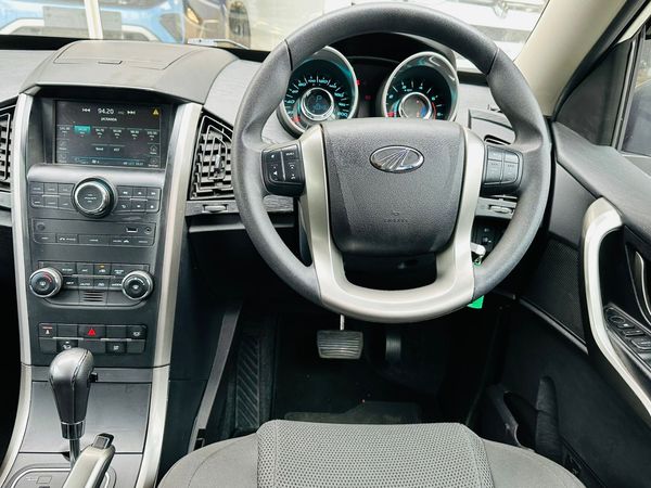 2022-Mahindra-XUV-500-22D-mHawk-7-seat-W6-Auto image:10