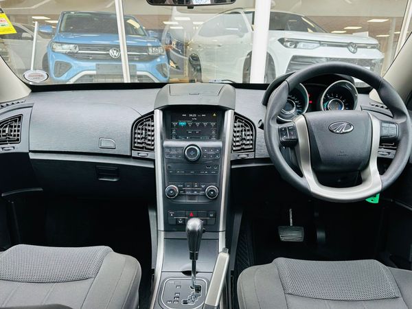 2022-Mahindra-XUV-500-22D-mHawk-7-seat-W6-Auto image:11