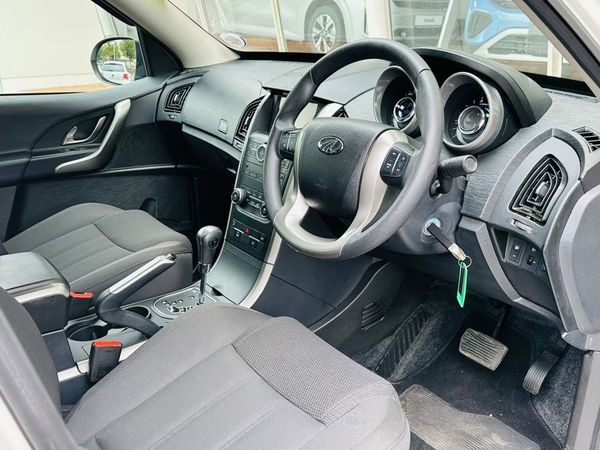 2022-Mahindra-XUV-500-22D-mHawk-7-seat-W6-Auto image:12