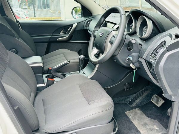 2022-Mahindra-XUV-500-22D-mHawk-7-seat-W6-Auto image:14