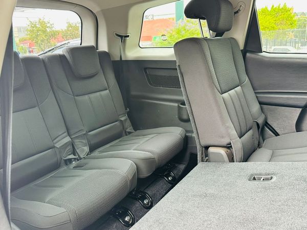 2022-Mahindra-XUV-500-22D-mHawk-7-seat-W6-Auto image:15