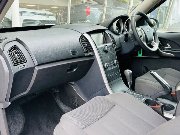 2022-Mahindra-XUV-500-22D-mHawk-7-seat-W6-Auto image:17