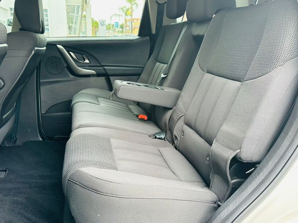 2022-Mahindra-XUV-500-22D-mHawk-7-seat-W6-Auto image:18