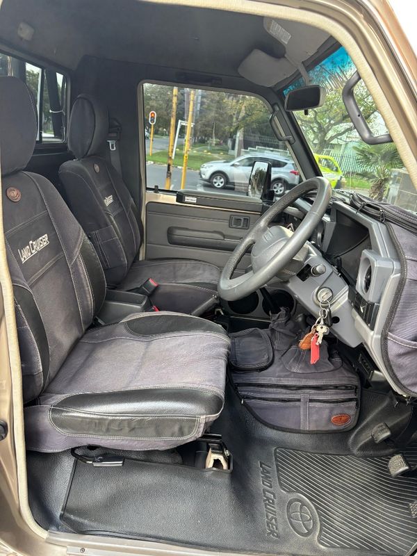 2005-Toyota-Land-Cruiser-70-45-Single-Cab image:16
