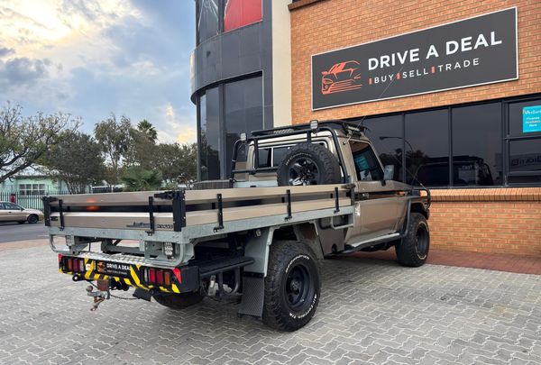 2005-Toyota-Land-Cruiser-70-45-Single-Cab image:6