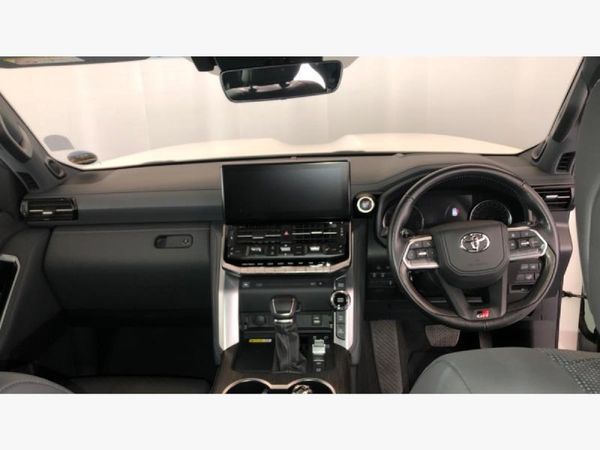 2023-Toyota-Land-Cruiser-300-V6-33-D-GR-S image:10