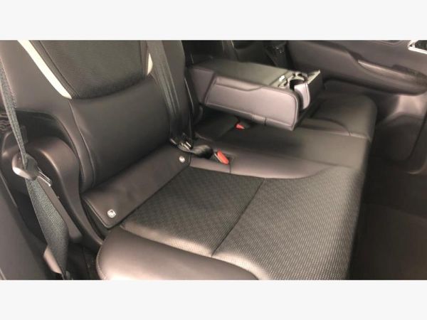 2023-Toyota-Land-Cruiser-300-V6-33-D-GR-S image:12