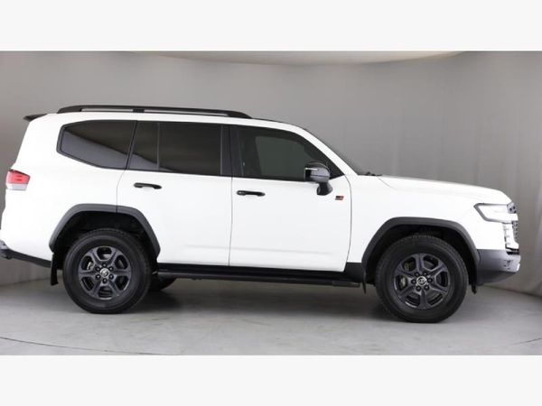2023-Toyota-Land-Cruiser-300-V6-33-D-GR-S image:3