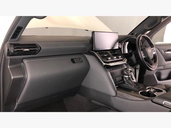 2023-Toyota-Land-Cruiser-300-V6-33-D-GR-S image:5