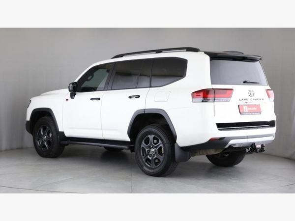 2023-Toyota-Land-Cruiser-300-V6-33-D-GR-S image:6