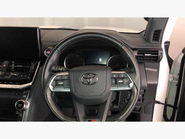 2023-Toyota-Land-Cruiser-300-V6-33-D-GR-S image:7