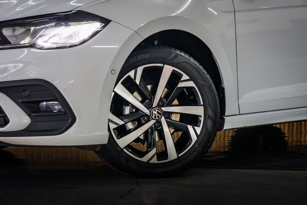 2022-Volkswagen-Polo-10-TSI-Life image:8
