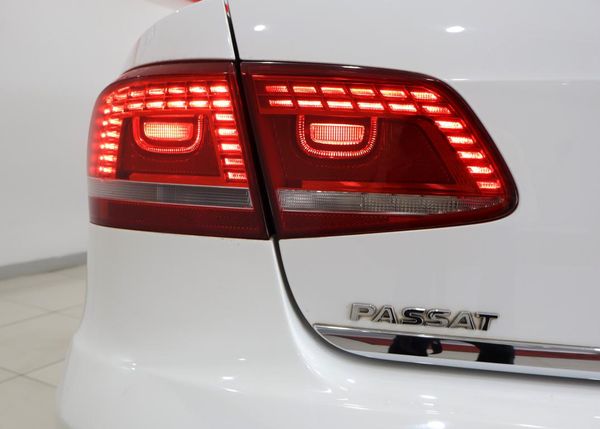 2014-Volkswagen-Passat-18-TSI-Comfortline-Auto-118kW image:9