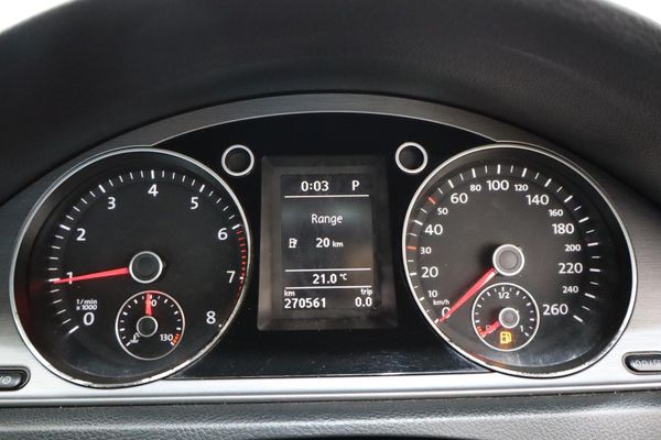 2014-Volkswagen-Passat-18-TSI-Comfortline-Auto-118kW image:10