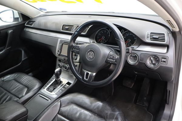 2014-Volkswagen-Passat-18-TSI-Comfortline-Auto-118kW image:11